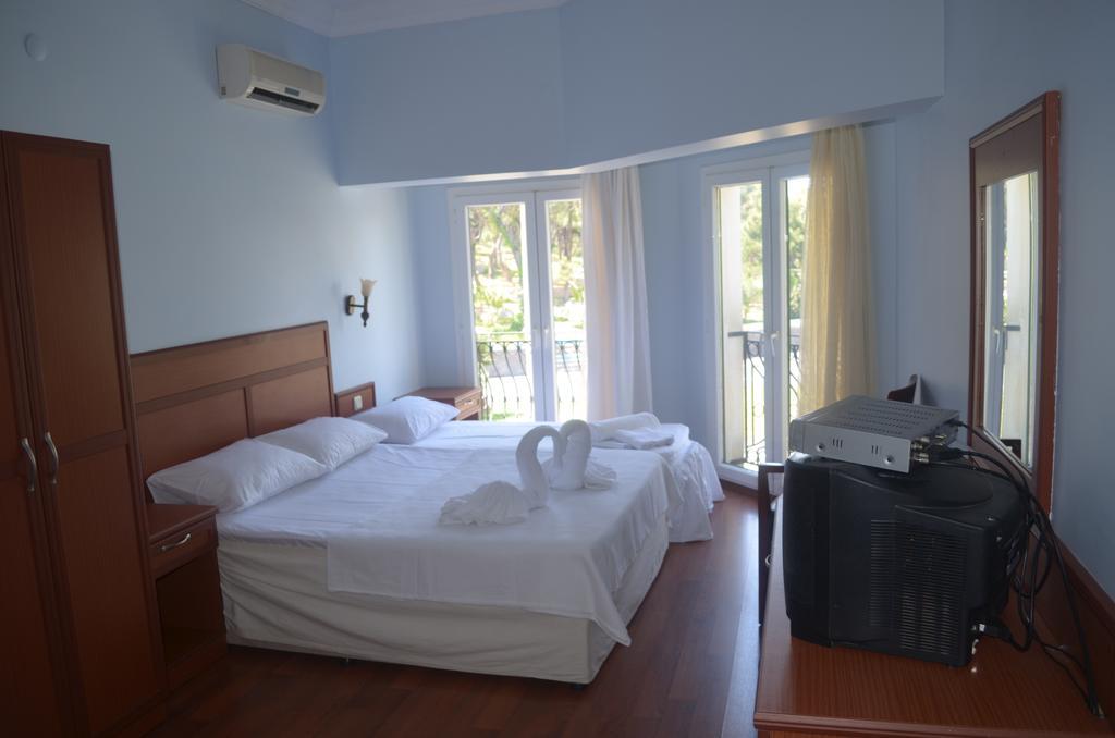 Silva Hotel Ayvalik Bagian luar foto