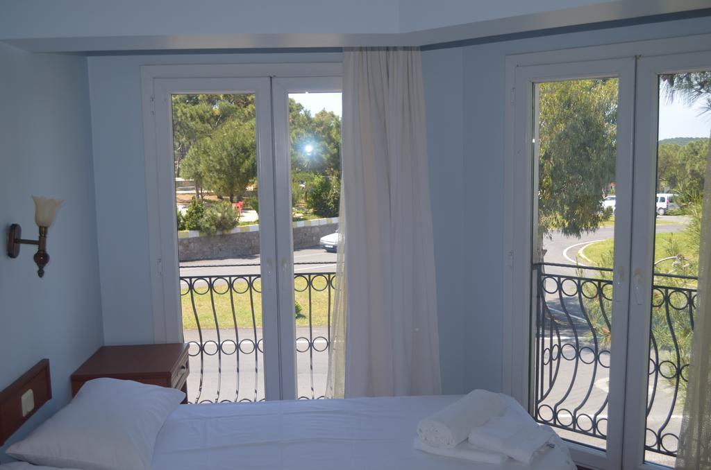 Silva Hotel Ayvalik Bagian luar foto