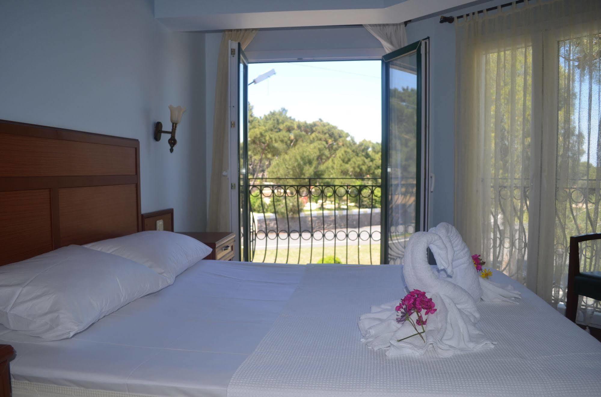 Silva Hotel Ayvalik Bagian luar foto