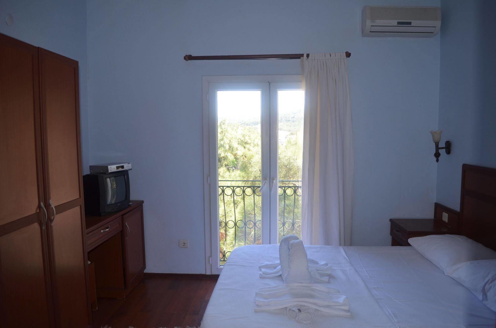 Silva Hotel Ayvalik Bagian luar foto