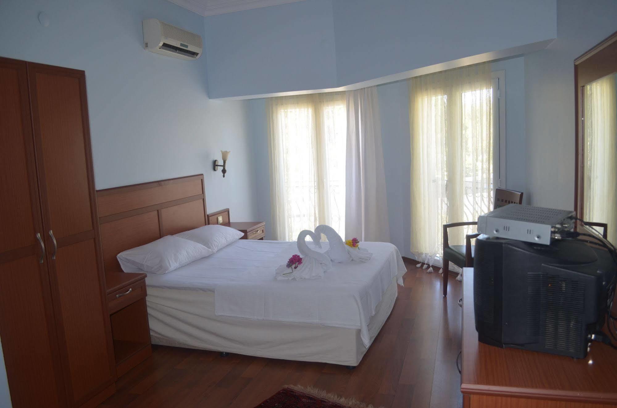 Silva Hotel Ayvalik Bagian luar foto