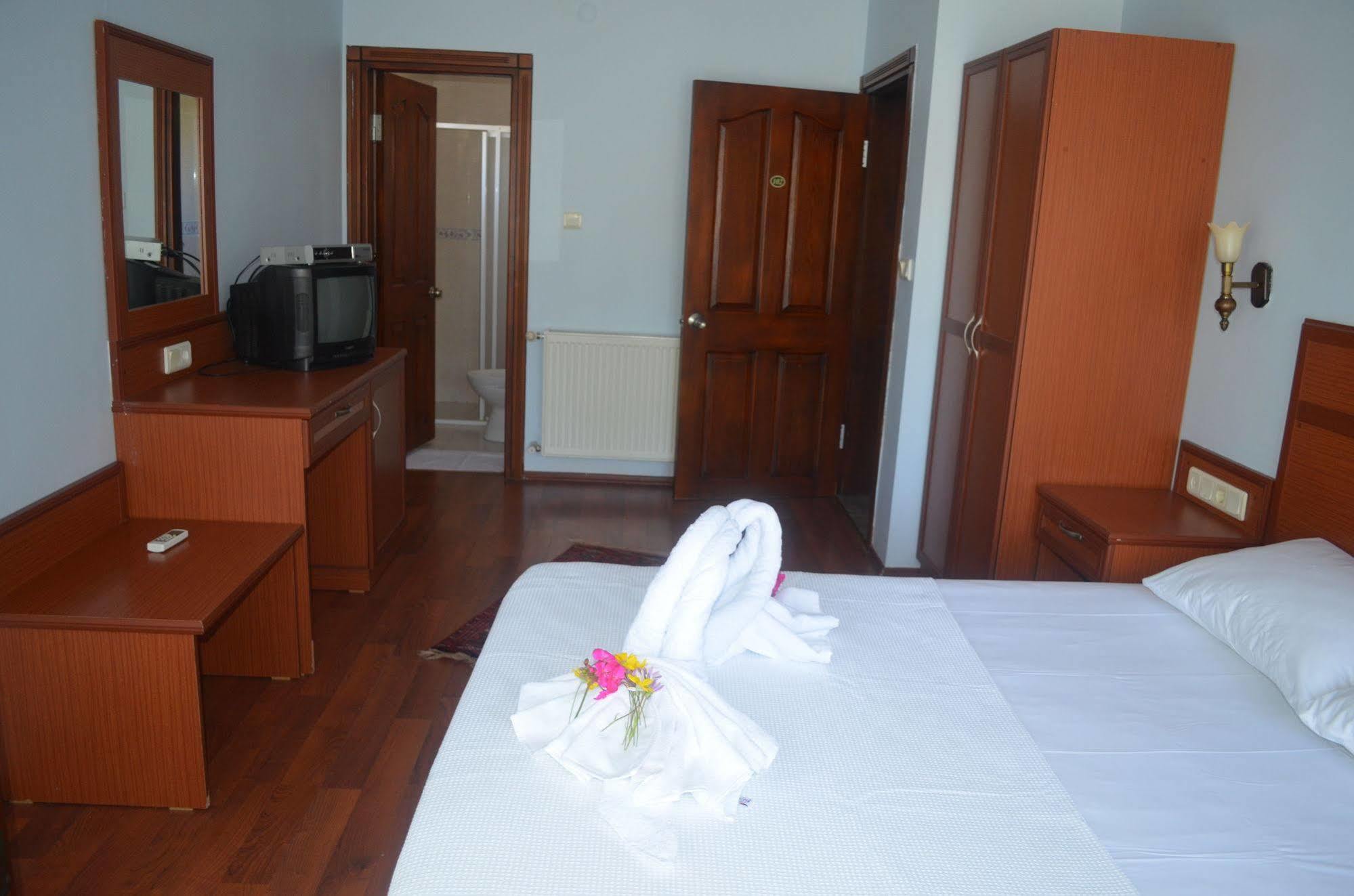 Silva Hotel Ayvalik Bagian luar foto